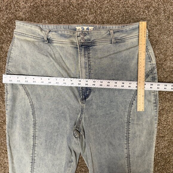 We The Free Crvy Flared Leg Jeans Womens 34 Light Blue Cotton Stretch Frayed Hem - Picture 6 of 16
